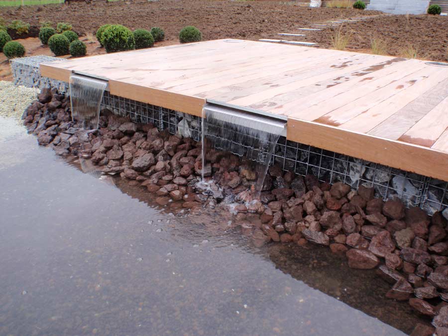 Terrasse en ipé avec lames d'eau encastrées